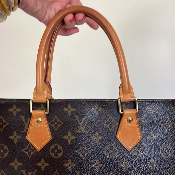 GORGEOUS EUC Louis Vuitton Monagram Sac Plat! Classic tote for everyday! - Picture 3 of 16